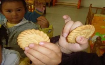 吃饼干幼儿园教案8篇