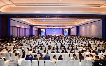 年终总结大会演讲稿8篇