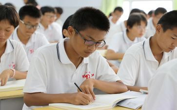 高一学生月总结与反思7篇