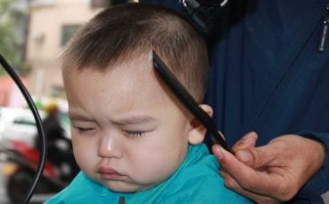 大班理发屋教案8篇