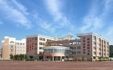职校毕业鉴定表的自我鉴定参考8篇